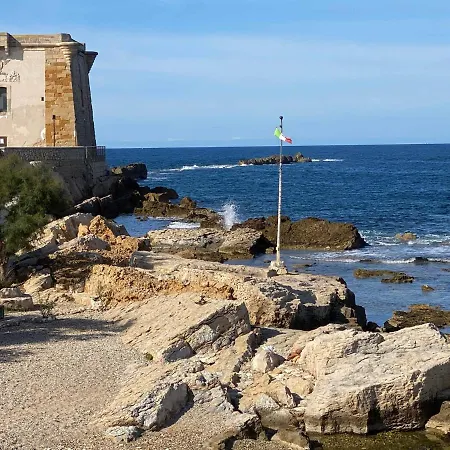 Room With Private Bathroom In Trapani *